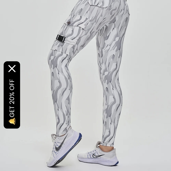 Stylish Gray Camouflage Leggings - Picture 2 of 7